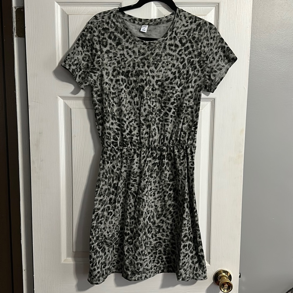 Old Navy Cinched Waist T-Shirt Dress (Black and Grey Leopard)
